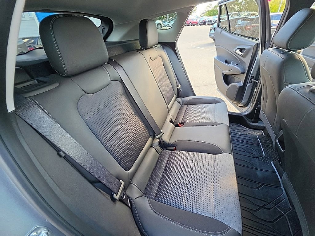 Certified 2024 Chevrolet Trax LT w/ Driver Confidence Package FWD image 19