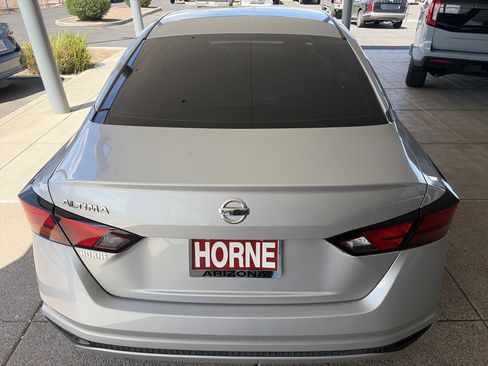 Used 2022 Nissan Altima 2.5 S FWD image 5