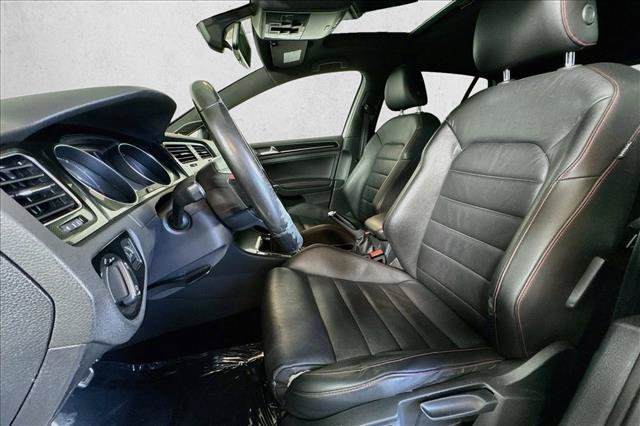 Used 2017 Volkswagen Golf 4-Door FWD image 19
