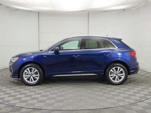 Used 2023 Audi Q3 2.0T Premium w/ Convenience Package image 8