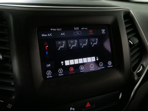 Used 2020 Jeep Cherokee Latitude Plus AWD/4WD image 28