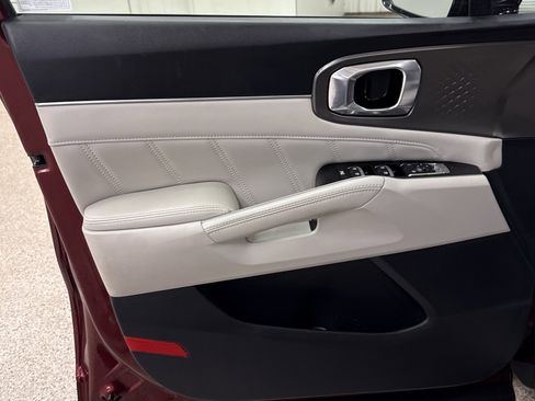 Used 2024 Kia Sorento SX image 3