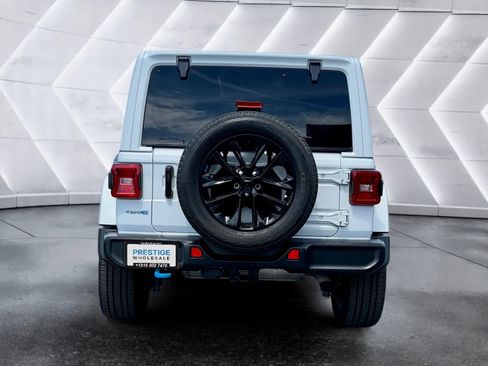Used 2023 Jeep Wrangler Unlimited Sahara w/ Cold Weather Group AWD/4WD image 7