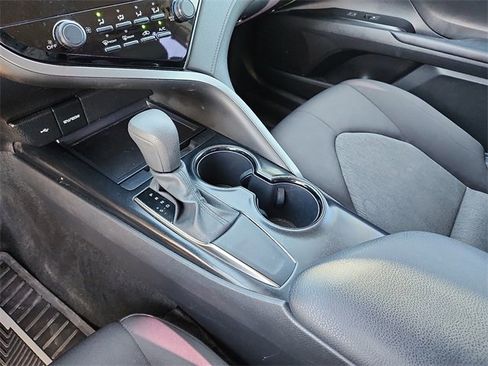Used 2020 Toyota Camry LE image 19