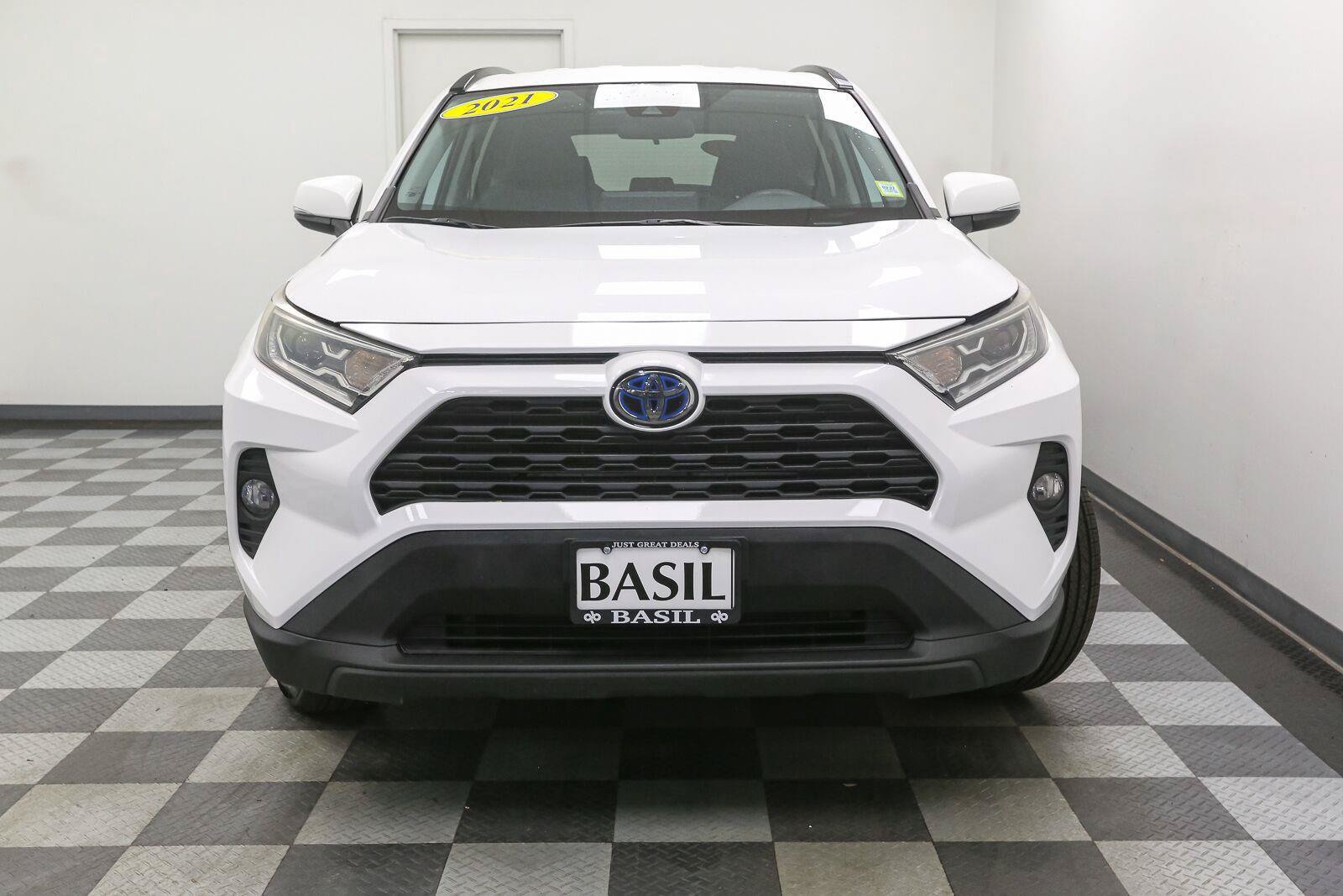 Used 2021 Toyota RAV4 XLE AWD/4WD image 3
