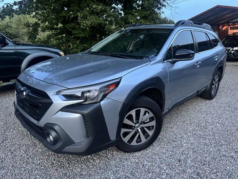 Used 2023 Subaru Outback Premium AWD/4WD image 3