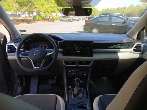 New 2026 Volkswagen Taos SE FWD image 12