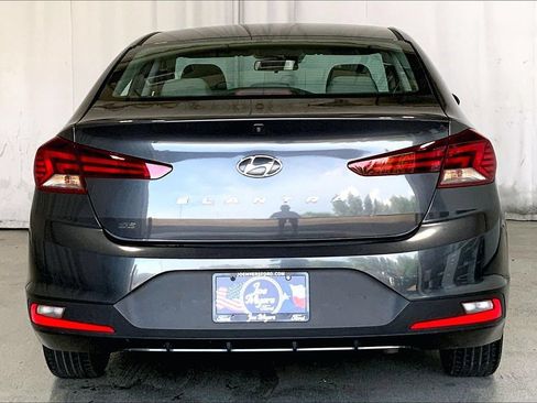 Used 2020 Hyundai Elantra SE FWD image 3