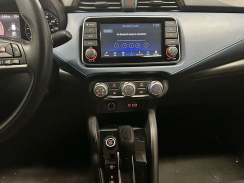 Used 2025 Nissan Versa SV FWD image 11