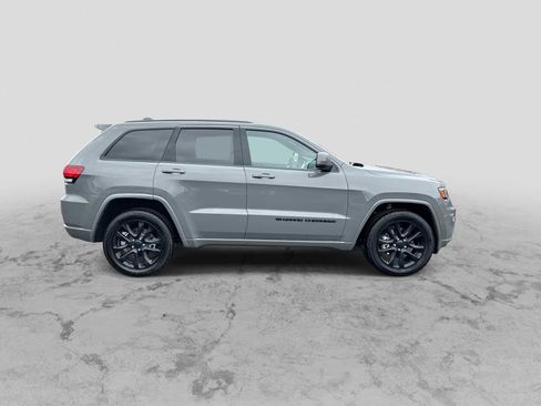 Used 2022 Jeep Grand Cherokee Laredo X image 9