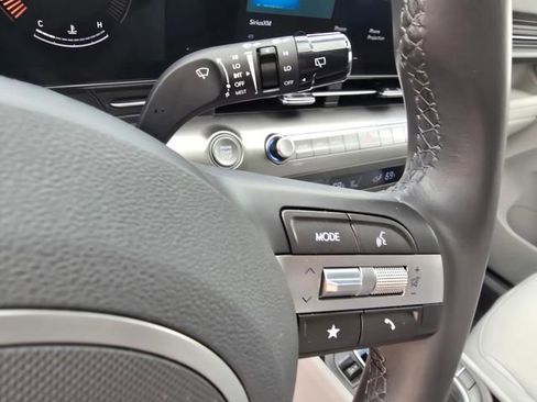 Used 2025 Hyundai Kona SEL AWD/4WD image 25