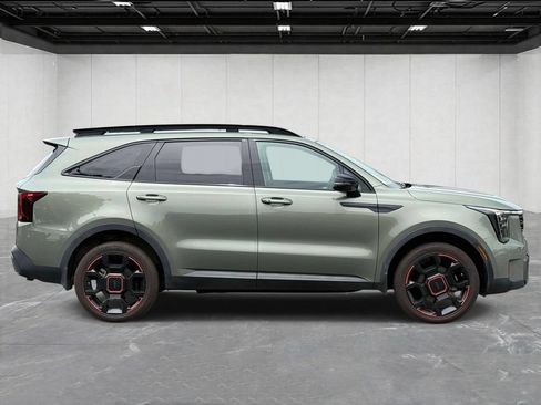 Used 2025 Kia Sorento EX AWD/4WD image 4