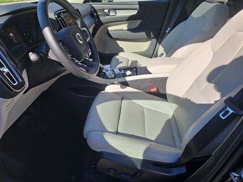 Used 2025 Volvo XC40 B5 Ultra w/ Climate Package image 31