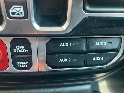 Used 2022 Jeep Gladiator Rubicon w/ LED Lighting Group AWD/4WD image 35