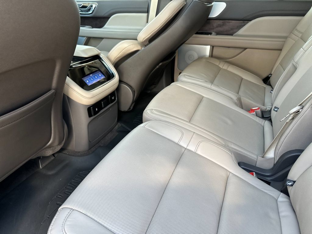 Certified 2024 Lincoln Navigator Reserve AWD/4WD image 11