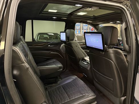 Used 2021 Cadillac Escalade ESV Sport Platinum image 24