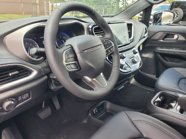 New 2027 Chrysler Pacifica Select AWD/4WD image 11