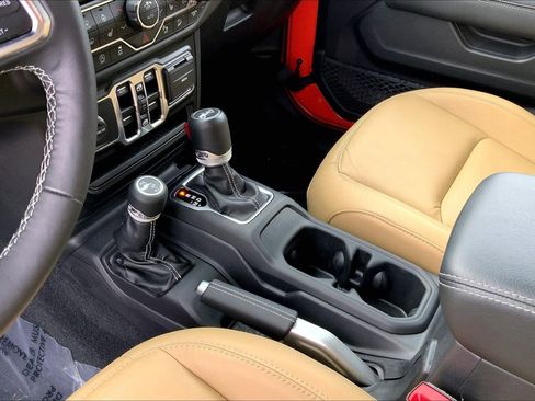 Certified 2019 Jeep Wrangler Unlimited Sahara w/ Dual Top Group image 14