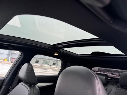 Used 2021 INFINITI QX50 Luxe w/ Appearance Package image 9