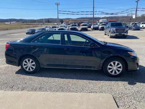 Used 2014 Toyota Camry LE image 2