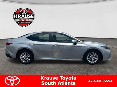 New 2026 Toyota Camry Hybrid FWD image 4