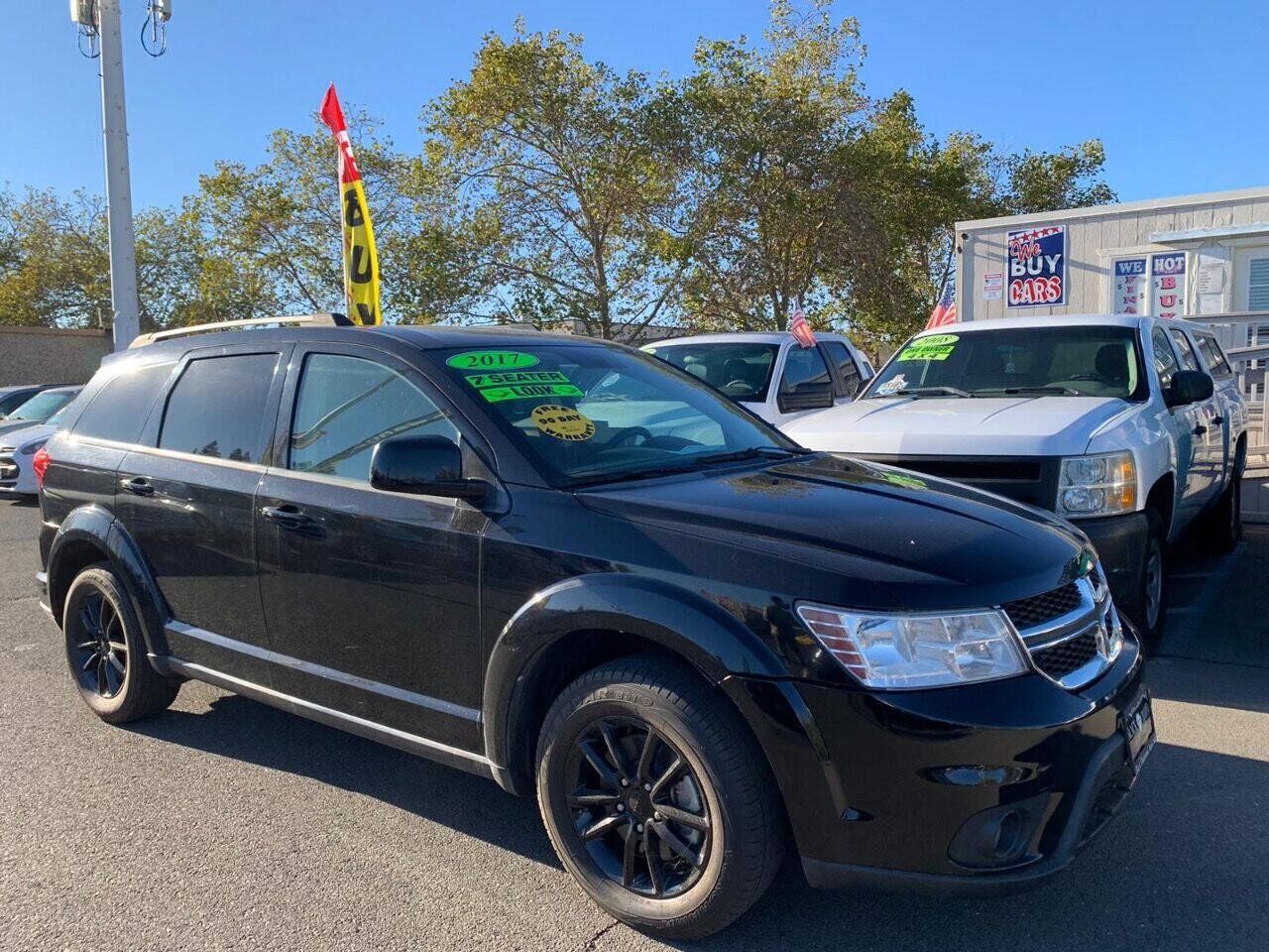Used 2017 Dodge Journey SXT w/ Comfort/Convenience Group FWD image 4