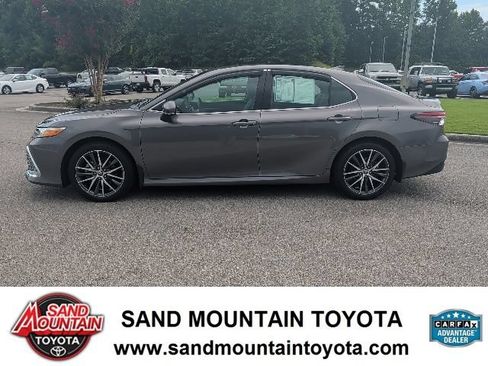 Used 2022 Toyota Camry XLE w/ Cold Weather Package FWD image 8