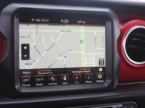 Used 2022 Jeep Wrangler Unlimited Rubicon w/ LED Lighting Group AWD/4WD image 31
