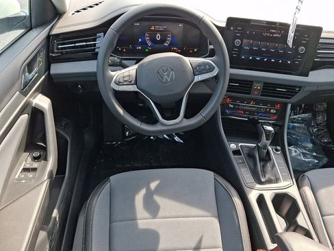 New 2026 Volkswagen Jetta SE FWD image 7