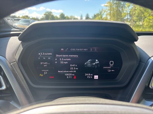 Used 2025 Audi Q4 e-tron Premium Plus image 19