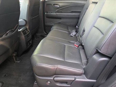 Used 2021 Honda Pilot Touring image 17
