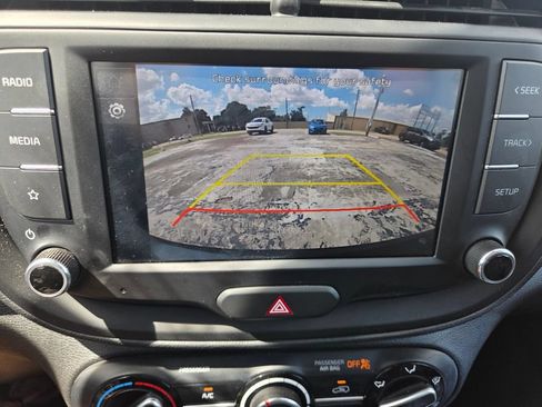 Used 2025 Kia Soul LX w/ LX Technology Package FWD image 16