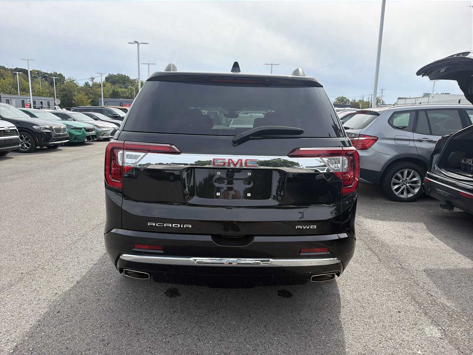 Used 2023 GMC Acadia Denali w/ Black Diamond Edition AWD/4WD image 6
