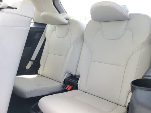 Used 2022 Volvo XC90 T6 Momentum w/ Protection Package Premier AWD/4WD image 13