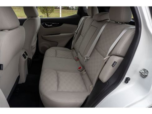 Used 2020 Nissan Rogue Sport SV image 13