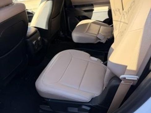 Used 2020 Ford Explorer XLT w/ Equipment Group 202A image 11