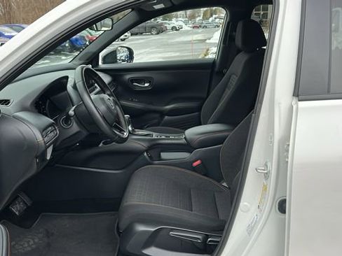 Used 2025 Honda HR-V Sport image 9