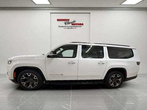 Used 2024 Jeep Wagoneer L Series III w/ Flexible Seating Group AWD/4WD image 2