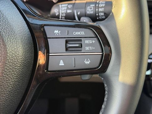 Used 2025 Honda Pilot EX-L image 16