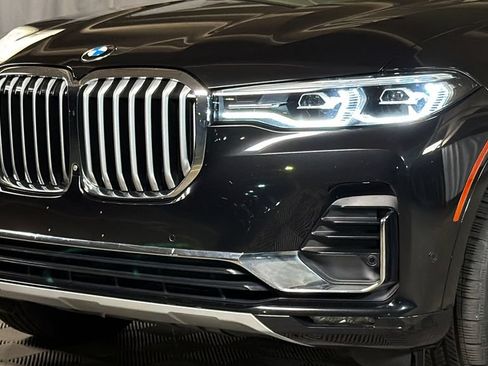 Used 2021 BMW X7 xDrive40i w/ Parking Assistance Package AWD/4WD image 3