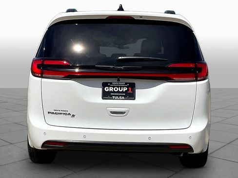 New 2026 Chrysler Pacifica Select w/ S Appearance Package FWD image 4