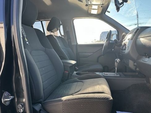 Used 2018 Nissan Frontier PRO-4X image 9