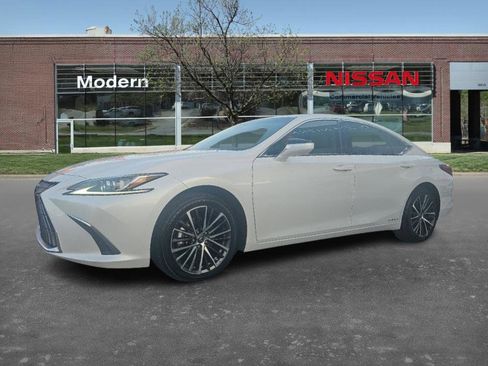 Used 2022 Lexus ES 300h w/ Premium Package image 1