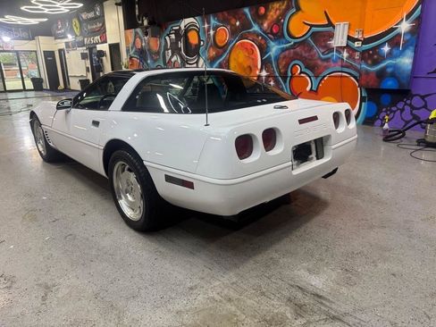 Used 1996 Chevrolet Corvette Coupe RWD image 3