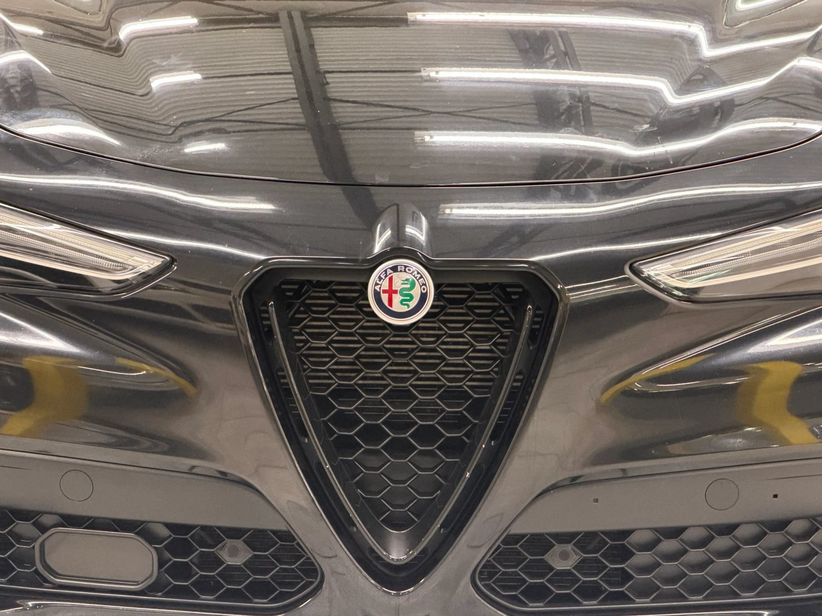 Used 2020 Alfa Romeo Stelvio Ti AWD/4WD image 5