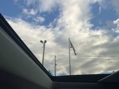 Certified 2022 Ford Explorer XLT w/ Equipment Group 202A image 27