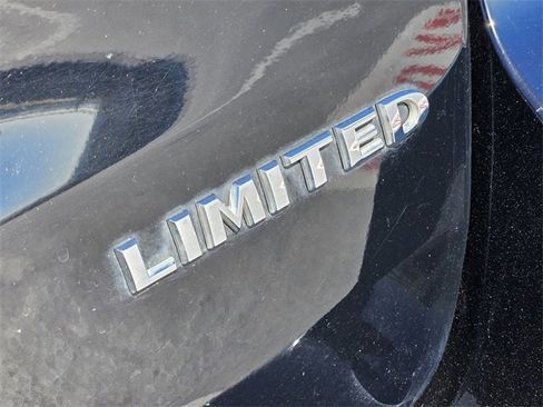 Used 2018 Jeep Grand Cherokee Limited image 12