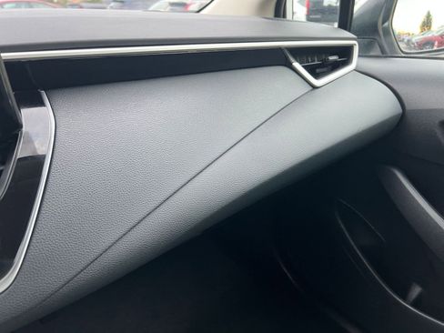 Used 2025 Toyota Corolla LE image 33