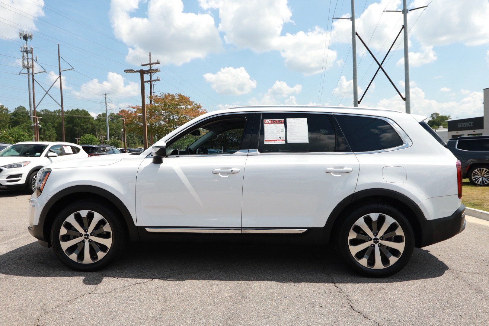 Used 2022 Kia Telluride EX w/ EX Premium Package FWD image 2