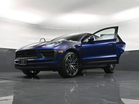 Certified 2026 Porsche Macan AWD/4WD image 37